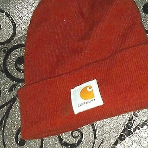 Carhartt burgundy beanie